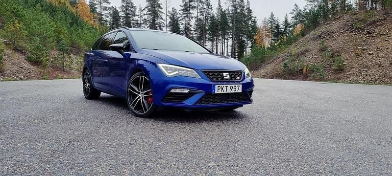 Blå Begagnad 2017 Cupra Leon Kombi | 225 900 kr (Marknadspris) - Bild 1/4