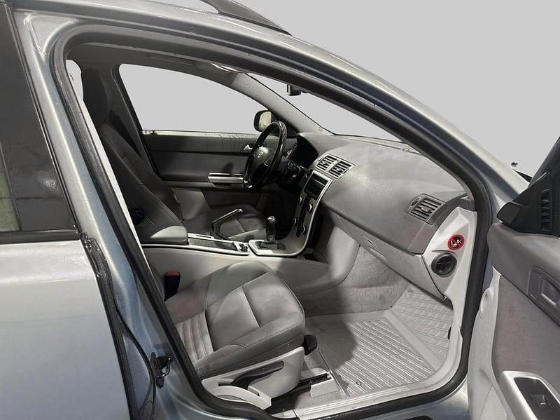 Begagnad Volvo V50 Momentum 109 HK (80 kW) 2010 Ljusblå (blå) Kombi