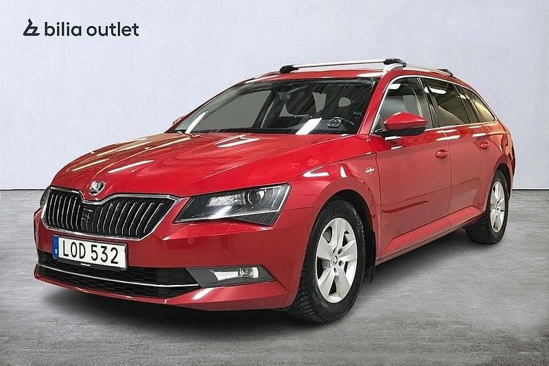 Röd Begagnad 2018 Skoda Superb LAURIN & KLEMENT Kombi | 234 900 kr (Marknadspris) - Bild 1/3