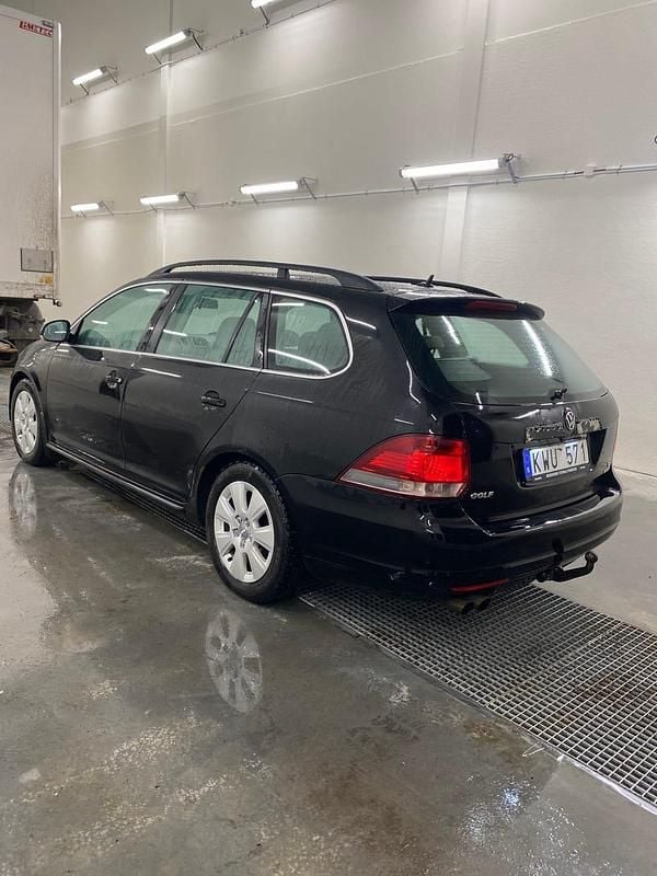 Begagnad VW Golf VI 105 HK (77 kW) 2011 Halvkombi
