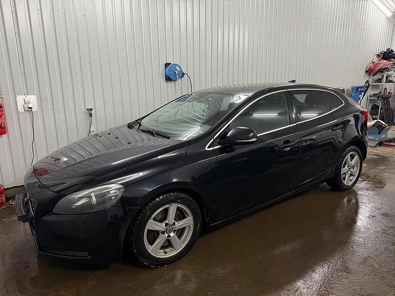 Begagnad Volvo V40 Summum 177 HK (130 kW) 2012 Svart Halvkombi