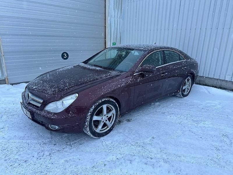 Röd Begagnad 2008 Mercedes CLS320 Sportkupé | 79 000 kr - Bild 1/4