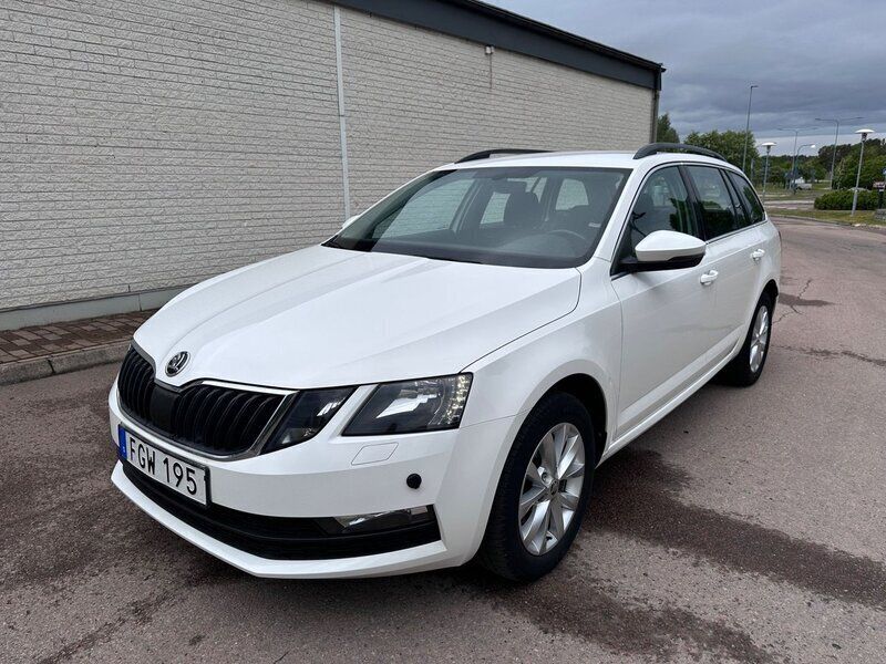 Vit Begagnad 2018 Skoda Octavia Ambition Kombi | 169 900 kr (Marknadspris) - Bild 1/4