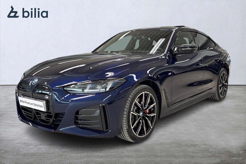 Blå Begagnad 2025 BMW i4 M Sport Sedan | 669 900 kr (Dyr) - Bild 1/4