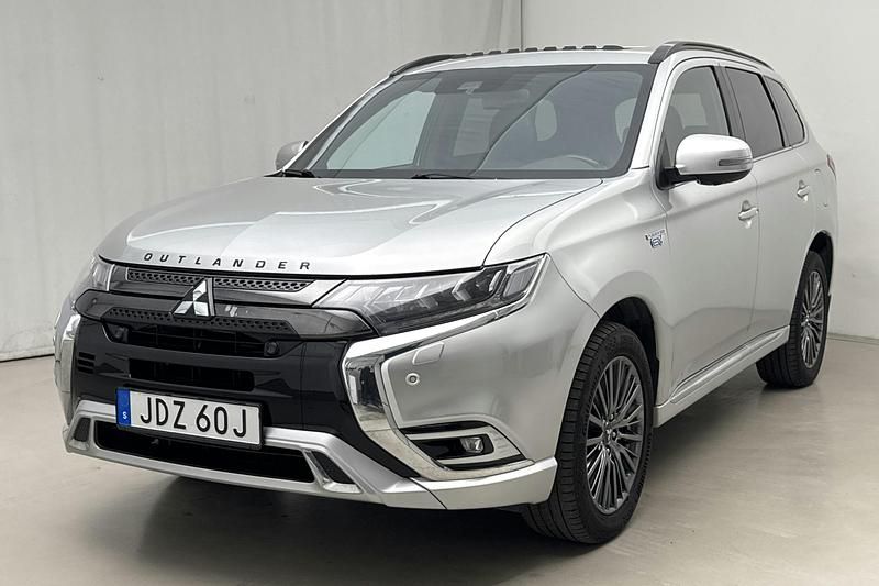 Silver Begagnad 2020 Mitsubishi Outlander Edition SUV | 210 000 kr (Marknadspris) - Bild 1/4