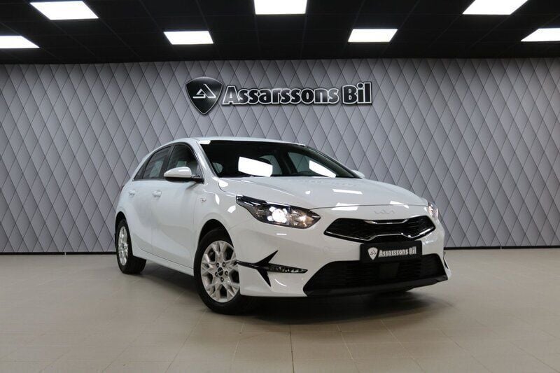 Vit Begagnad 2022 Kia Ceed 3 Halvkombi | 189 900 kr (Superpris) - Bild 1/4
