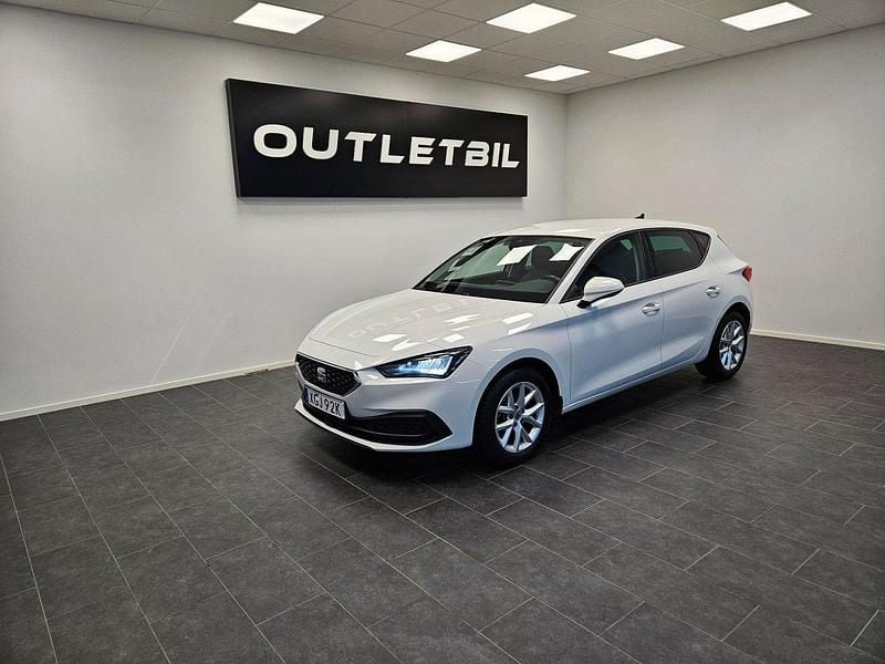 Vit Begagnad 2022 Seat Leon Comfort Halvkombi | 169 000 kr (Bra pris) - Bild 1/4
