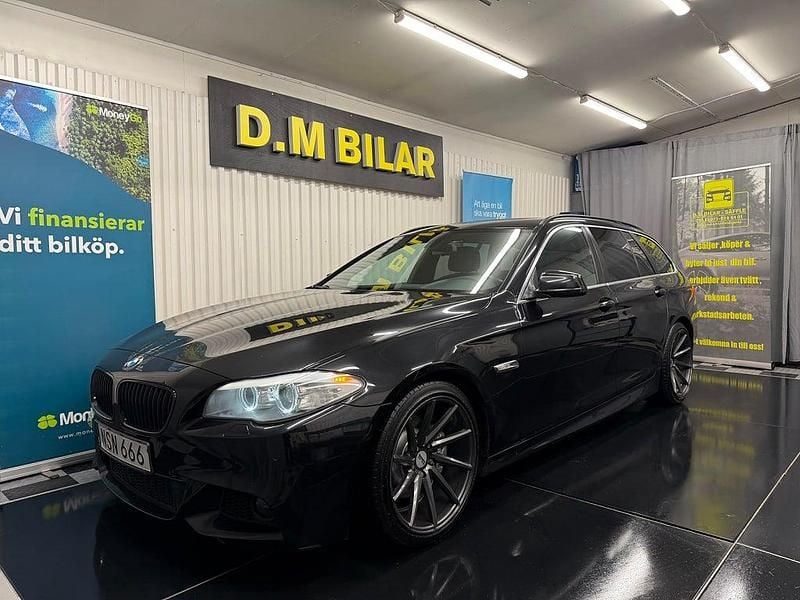 Svart Begagnad 2011 BMW 520 Kombi | 119 900 kr (Dyr) - Bild 1/4