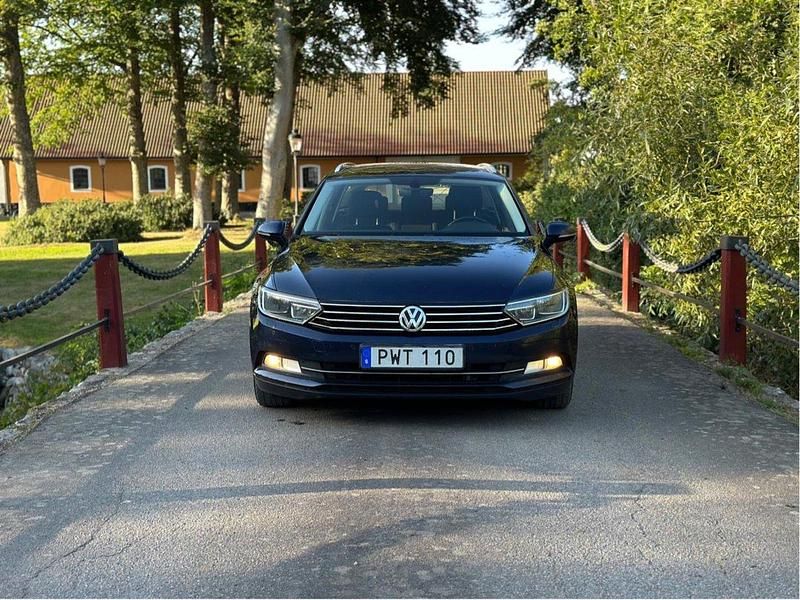 Blå Begagnad 2016 VW Passat Kombi | 89 900 kr (Marknadspris) - Bild 1/4
