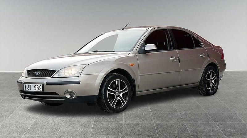 Begagnad Ford Mondeo Ghia 147 HK (108 kW) 2002 Silver Halvkombi