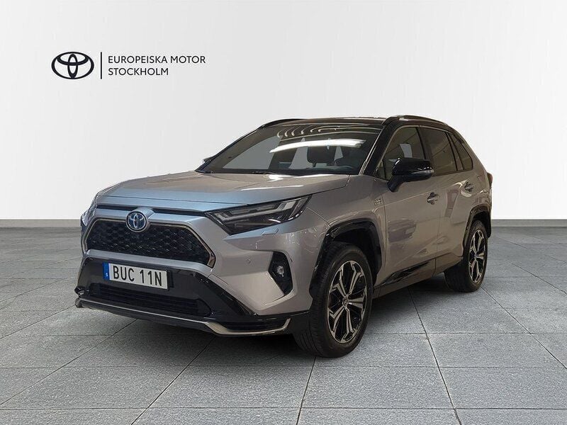 Grå Begagnad 2022 Toyota RAV4 Hybrid Style SUV | 454 900 kr (Marknadspris) - Bild 1/3