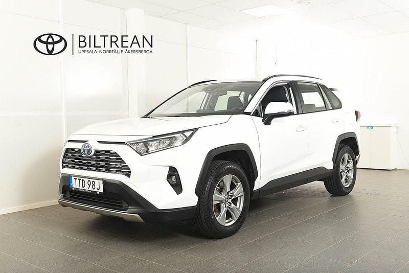Vit Begagnad 2022 Toyota RAV4 Hybrid Active SUV | 348 900 kr (Bra pris) - Bild 1/4
