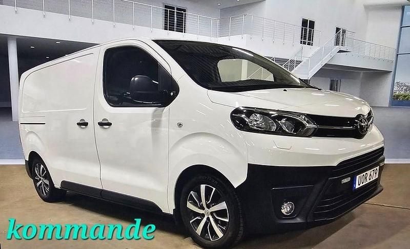 Vit Begagnad 2017 Toyota Proace Van | 124 900 kr (Lite dyr) - Bild 1/4