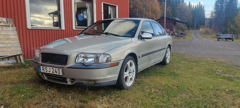 Grå Begagnad 2001 Volvo S80 Sedan | 3 000 kr - Bild 1/1