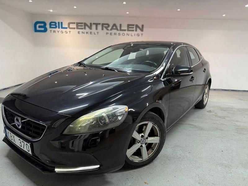 Begagnad Volvo V40 Momentum 116 HK (85 kW) 2013 Svart Kombi