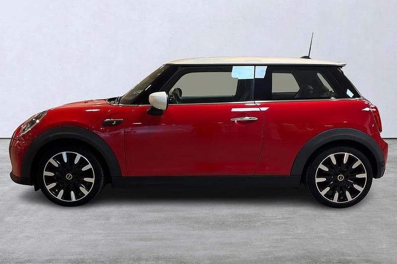Begagnad Mini Cooper SE 136 kW (186 HK) 2021 Röd Halvkombi
