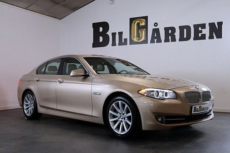 Ljusbrun Begagnad 2012 BMW 550 Sedan | 169 900 kr - Bild 1/4