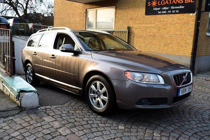 Begagnad Volvo V70 Summum 164 HK (120 kW) 2009 Grå Kombi