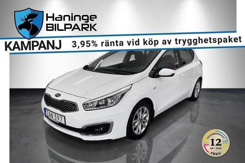 Vit Begagnad 2018 Kia Ceed Halvkombi | 109 900 kr (Bra pris) - Bild 1/2