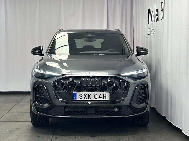Ny Audi Q5 Design 367 HK (269 kW) 2025 Daytonagrå pärleffekt SUV