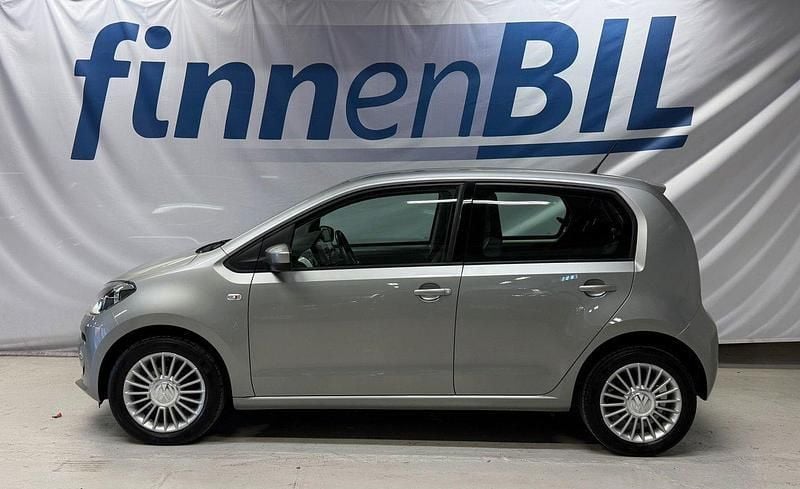 Silver Begagnad 2013 VW up! high up! Halvkombi | 89 500 kr (Marknadspris) - Bild 1/4