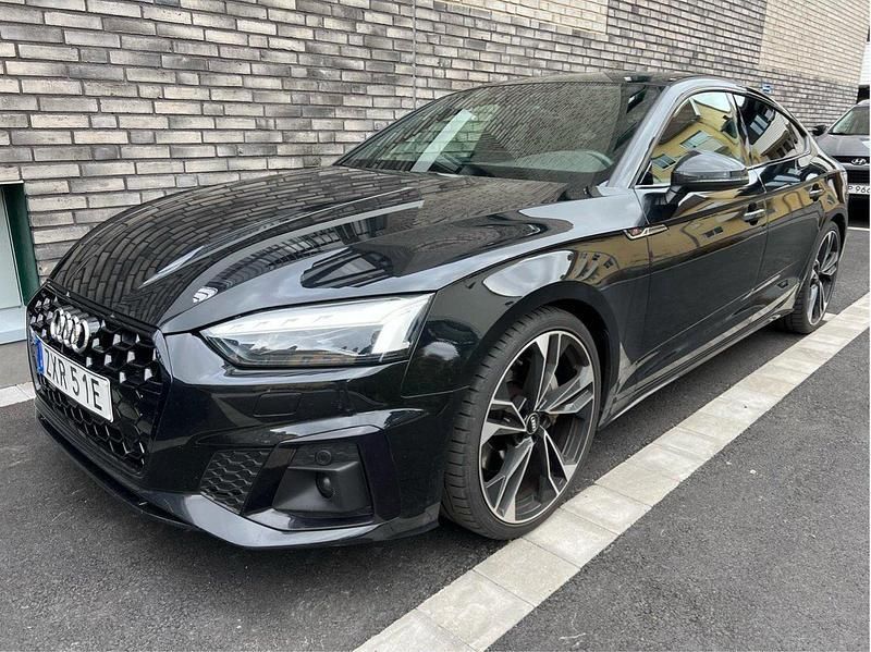 Svart Begagnad 2020 Audi A5 Sportback Comfort Halvkombi | 379 000 kr - Bild 1/4