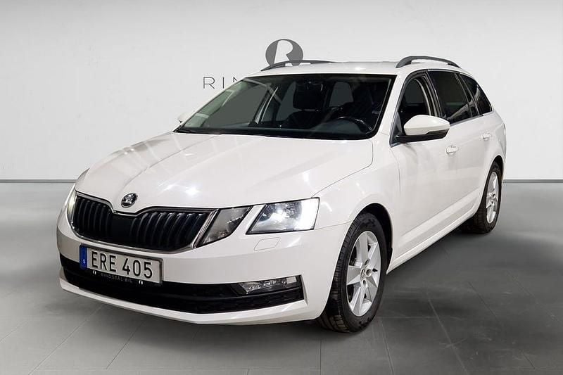 Vit Begagnad 2018 Skoda Octavia Kombi | 104 900 kr (Superpris) - Bild 1/3