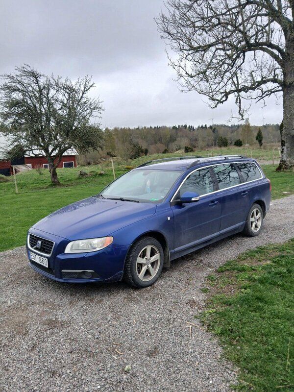 Blå Begagnad 2009 Volvo V70 Kombi | 50 000 kr (Bra pris) - Bild 1/3