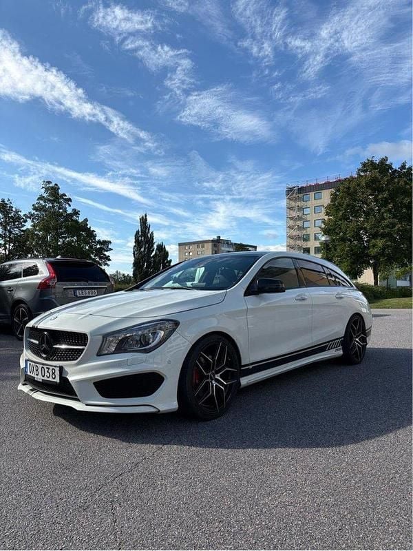 Vit Begagnad 2015 Mercedes CLA220 Shooting Brake AMG Kombi | 175 000 kr (Marknadspris) - Bild 1/4