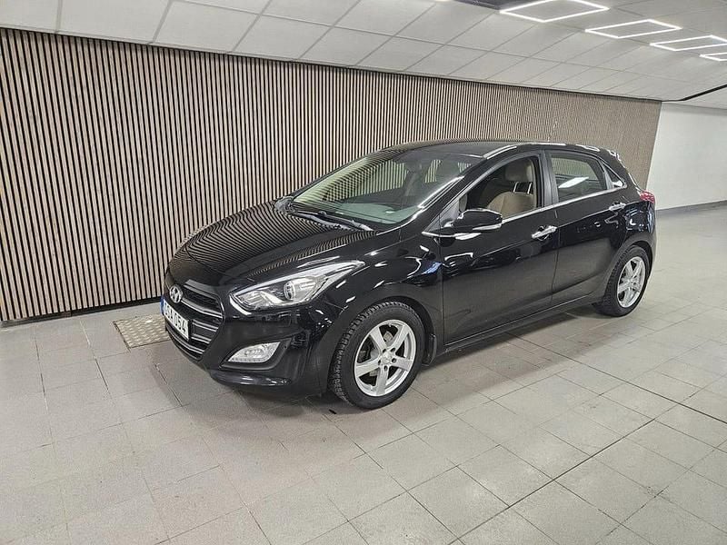 Svart Begagnad 2015 Hyundai i30 Premium Halvkombi | 124 700 kr (Marknadspris) - Bild 1/4