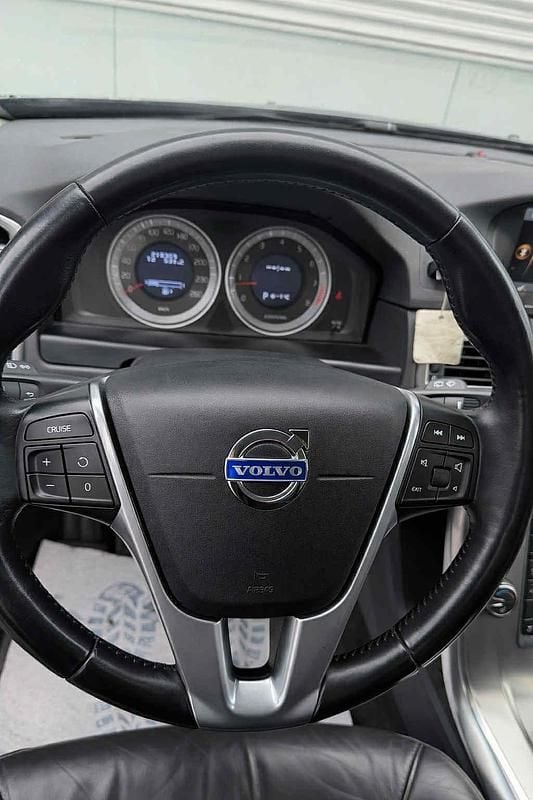 Begagnad Volvo V70 Summum 179 HK (131 kW) 2012 Grå Kombi