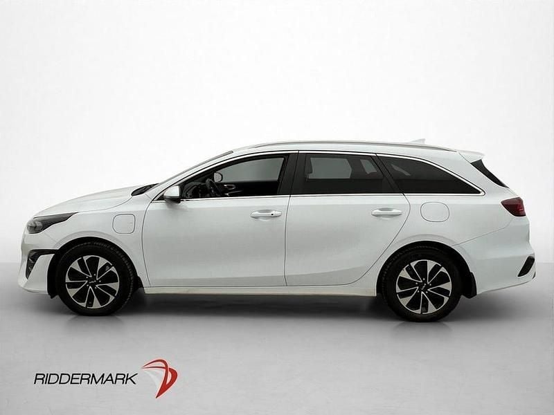 Begagnad Kia Ceed Advance 141 HK (103 kW) 2022 Vit Halvkombi