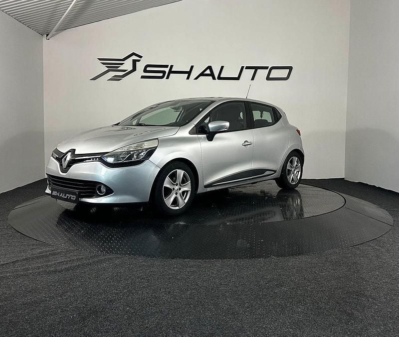 Silver Begagnad 2014 Renault Clio IV Halvkombi | 49 900 kr (Marknadspris) - Bild 1/4