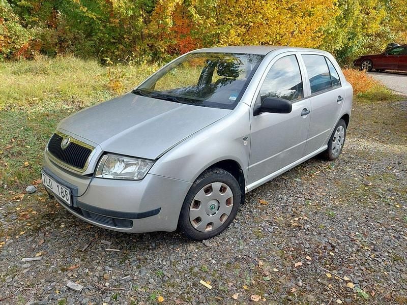 Silver Begagnad 2002 Skoda Fabia Halvkombi | 2 900 kr (Superpris) - Bild 1/3