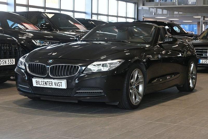 Svart (safirsvart metallic) Begagnad 2014 BMW Z4 M Sport Cab | 229 000 kr (Lite dyr) - Bild 1/4