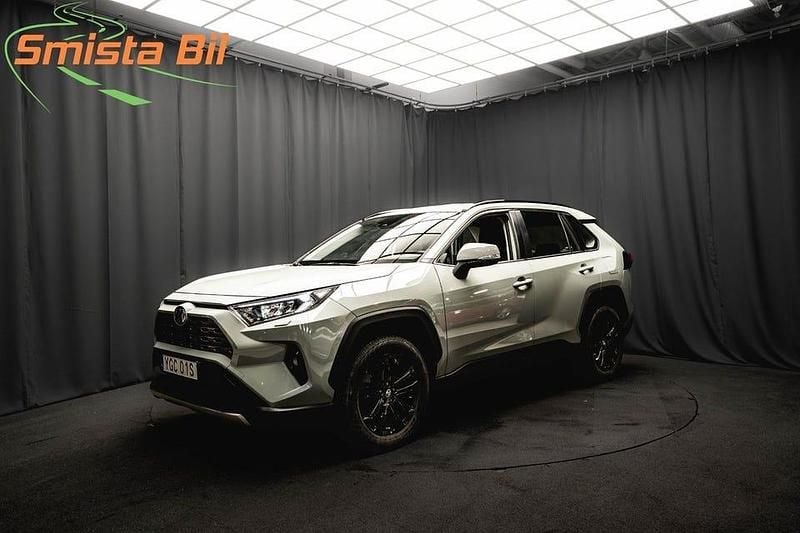Grön Begagnad 2022 Toyota RAV4 Hybrid SUV | 344 700 kr (Superpris) - Bild 1/3
