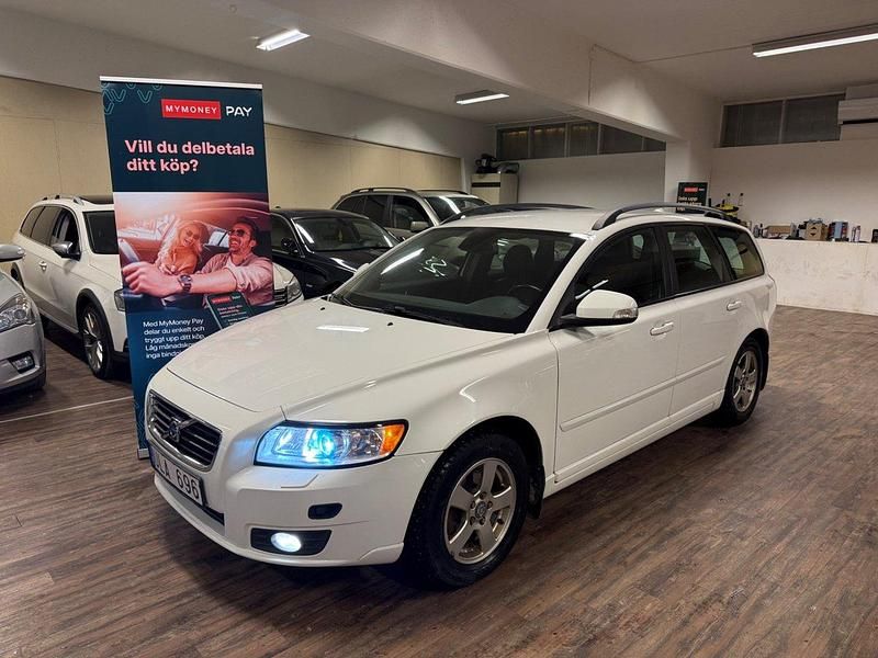 Vit Begagnad 2009 Volvo V50 Momentum Kombi | 69 900 kr (Lite dyr) - Bild 1/4