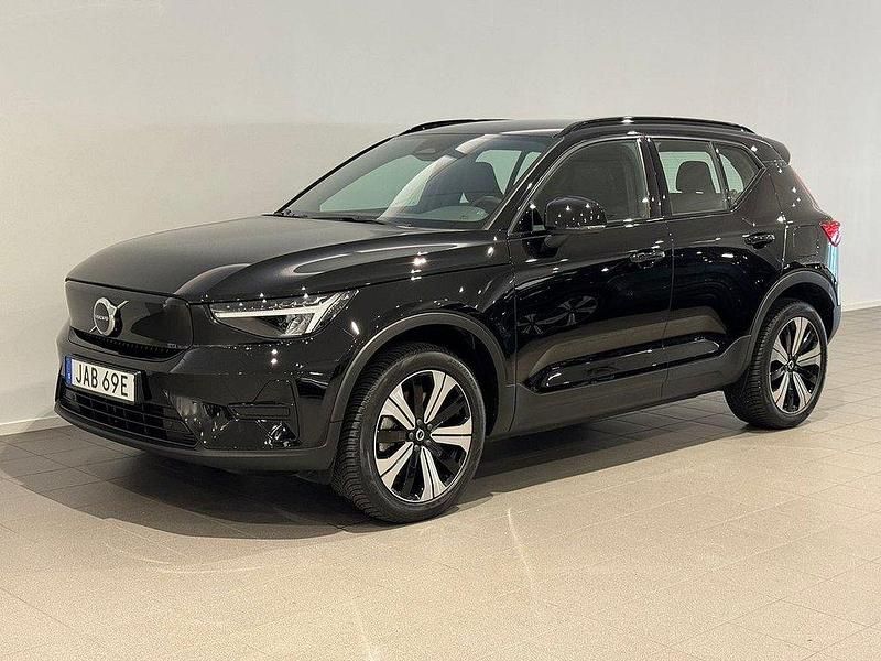 Svart Begagnad 2022 Volvo XC40 Core SUV | 369 500 kr - Bild 1/3