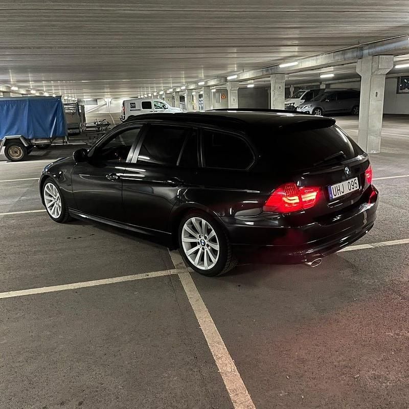 Begagnad BMW 320 184 HK (135 kW) 2011 Kombi