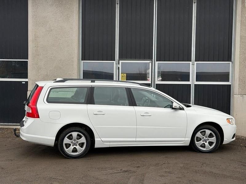 Begagnad Volvo V70 Momentum 231 HK (169 kW) 2010 Vit Kombi
