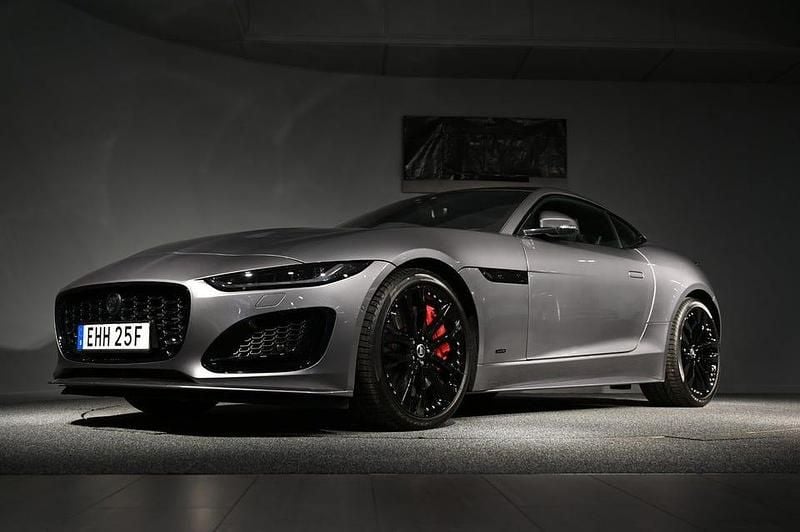 Grå Begagnad 2023 Jaguar F-Type Sportkupé | 1 099 000 kr - Bild 1/4