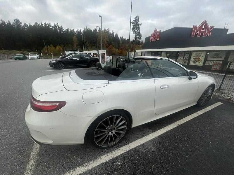 Vit Begagnad 2018 Mercedes E400 AMG line Cab | 389 000 kr - Bild 1/4