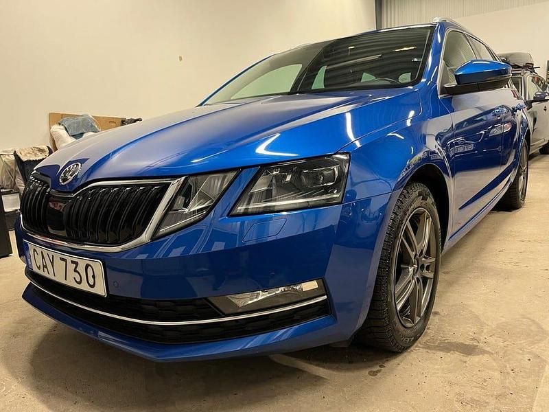 Begagnad Skoda Octavia Style 150 HK (110 kW) 2019 Blå metallic Kombi