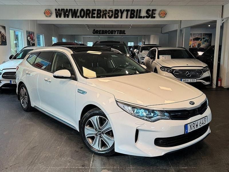 Vit Begagnad 2018 Kia Optima Hybrid 2 Sedan | 154 900 kr (Marknadspris) - Bild 1/4