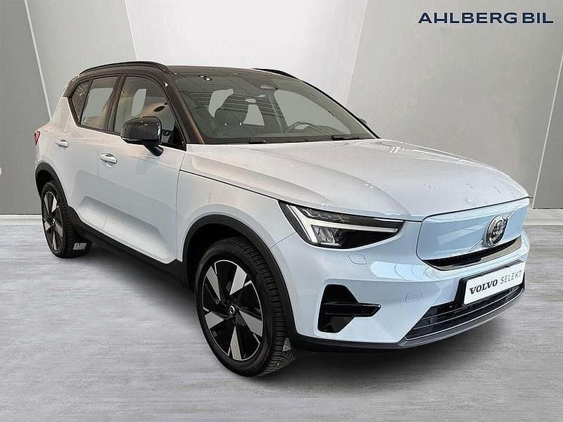 Grå Begagnad 2023 Volvo XC40 Plus SUV | 429 500 kr - Bild 1/3