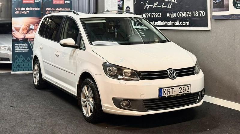 Vit Begagnad 2014 VW Touran Minibuss | 79 900 kr (Lite dyr) - Bild 1/4