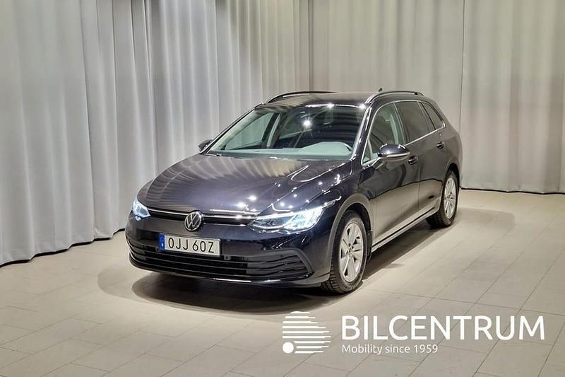 Svart Begagnad 2024 VW Golf VIII Kombi | 284 900 kr (Marknadspris) - Bild 1/4