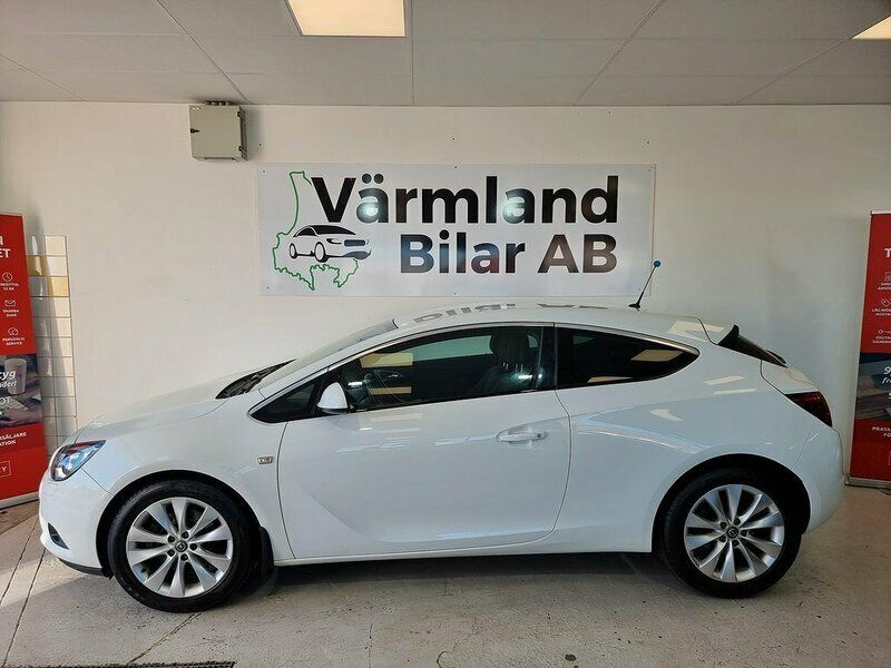 Begagnad Opel Astra GTC 141 HK (103 kW) 2011 Vit Halvkombi
