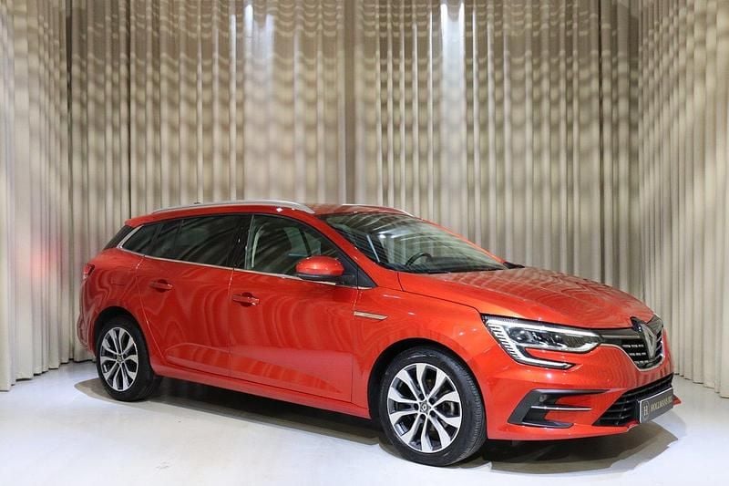 Röd Begagnad 2023 Renault Mégane GrandTour Kombi | 239 900 kr (Dyr) - Bild 1/4