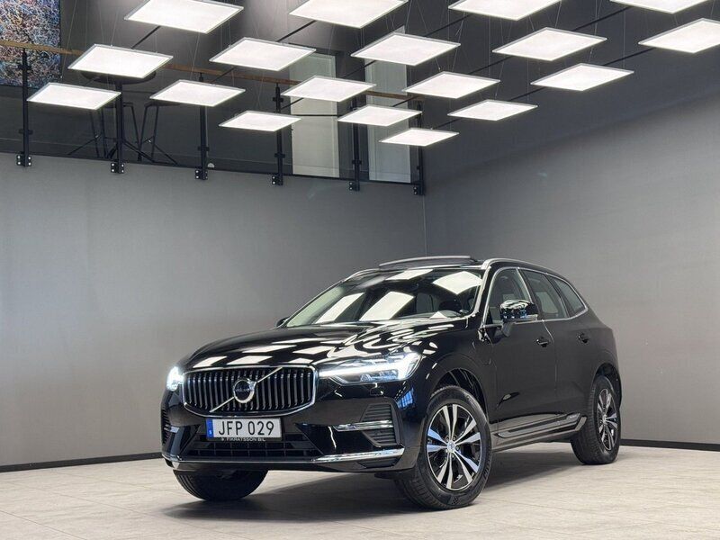 Svart Begagnad 2021 Volvo XC60 Momentum SUV | 419 900 kr (Bra pris) - Bild 1/3
